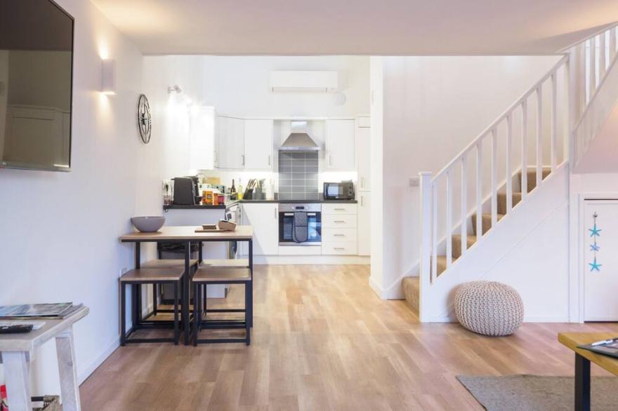 Coverack: contemporary 1 bed property, shared pool, nr Falmouth/Helford River