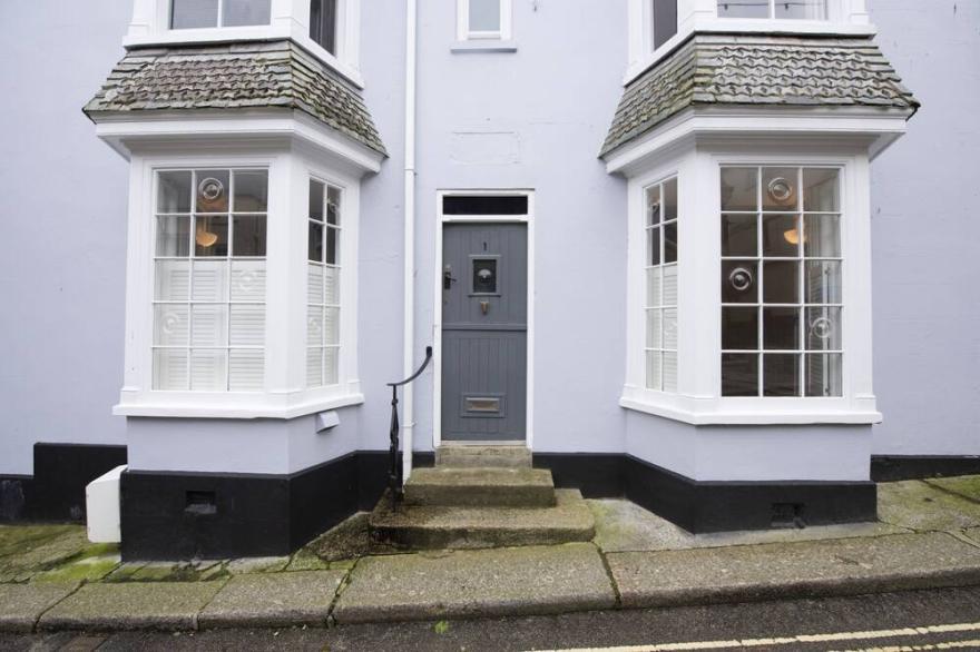 Azenor - A wonderfully positioned refurbished period cottage in the heart of St Ives