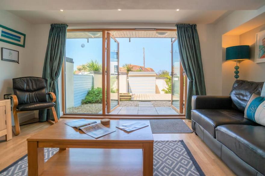 Fistral Beach Apartment 3 -  a fistral beach that sleeps 4 guests  in 2 bedrooms