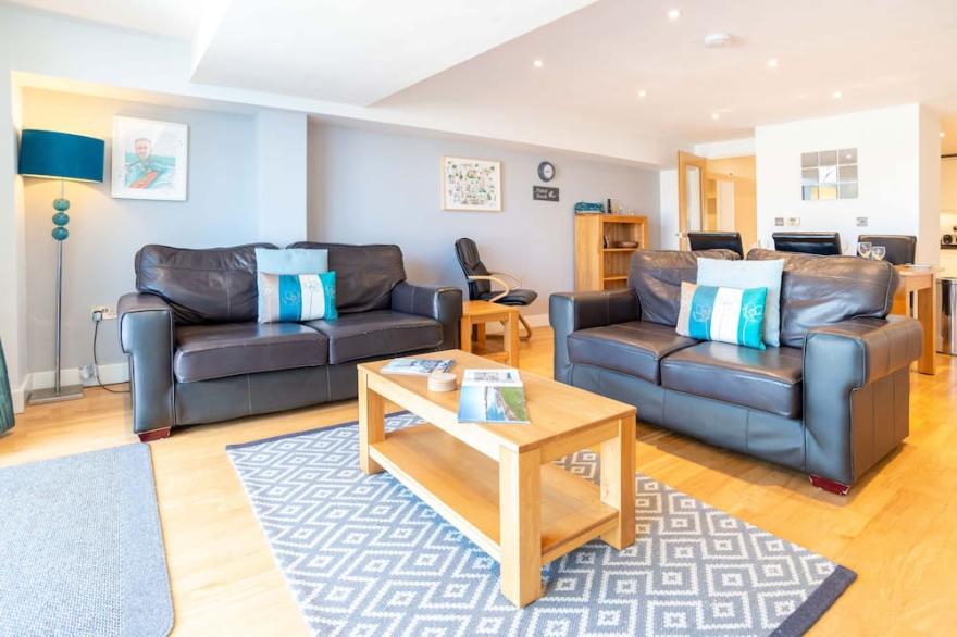Fistral Beach Apartment 3 -  a fistral beach that sleeps 4 guests  in 2 bedrooms