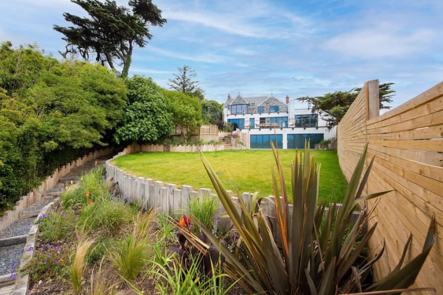 Watersend House located 500m from the majestic Watergate Bay. Set in an acre of private landscaped g