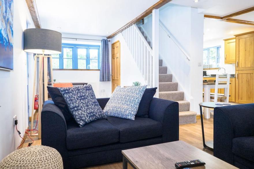 St Keverne - Charming stone 2 bedroom cottage with pool - Tresooth Cottages