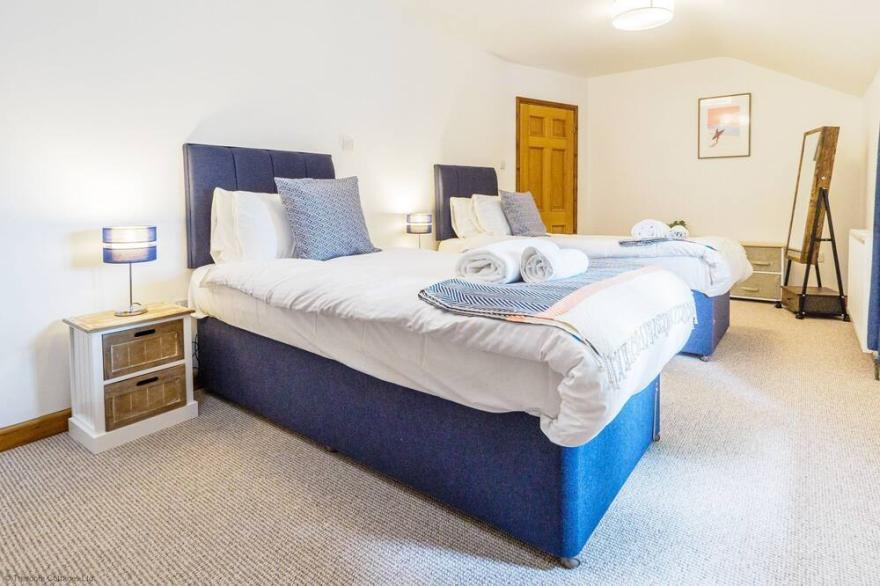 St Keverne - Charming stone 2 bedroom cottage with pool - Tresooth Cottages