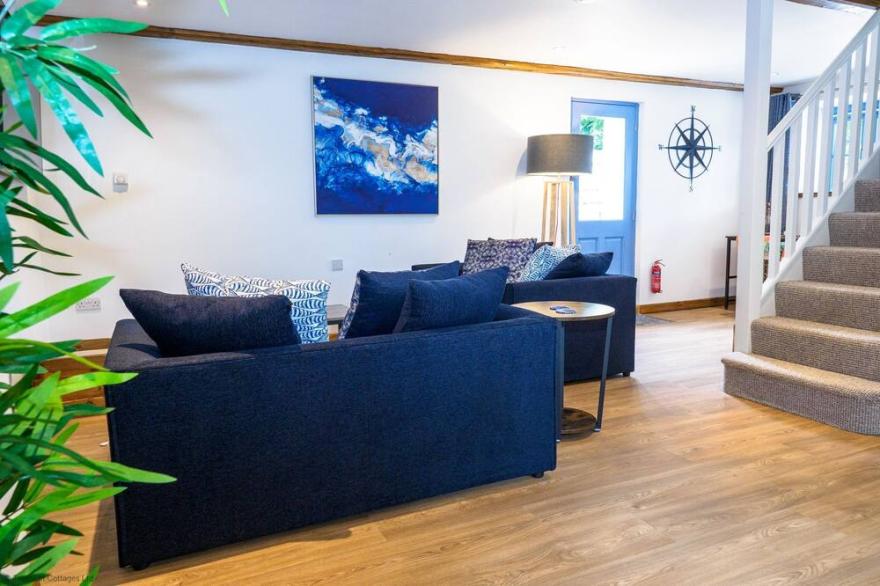 St Keverne - Charming stone 2 bedroom cottage with pool - Tresooth Cottages