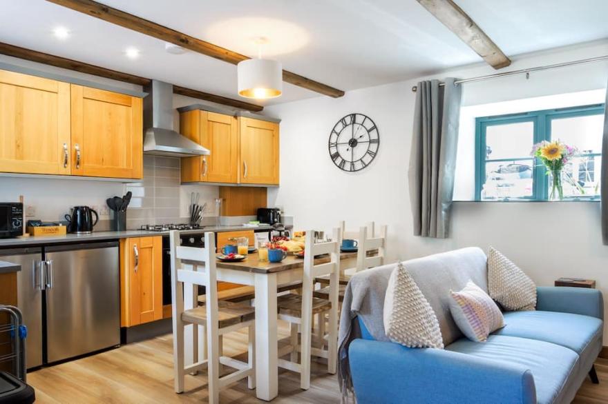 Newlyn - Charming Cornish stone 3 bedroom cottage with pool at Tresooth Cottages