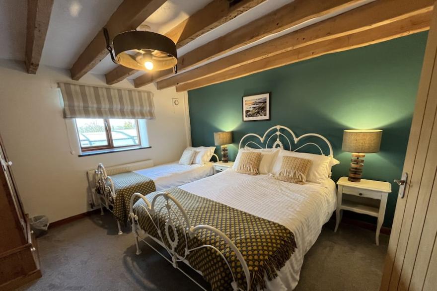 Granary Barn -  a barn that sleeps 7 guests  in 3 bedrooms