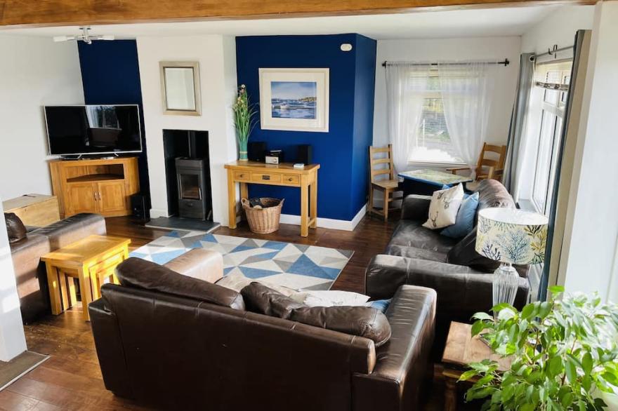 Little Northcott (Hot tub, Pets) -  a house that sleeps 8 guests  in 4 bedrooms