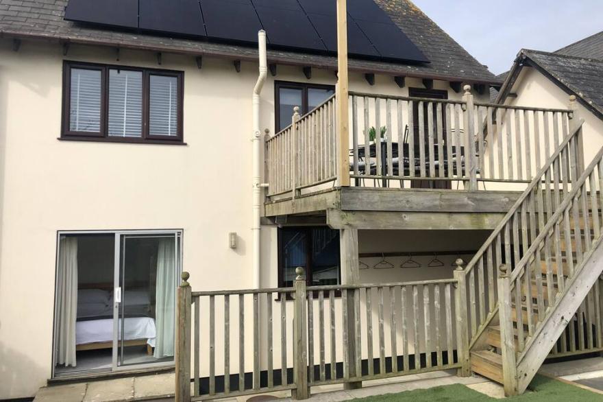 Kernow House  -  a house  that sleeps 7 guests  in 3 bedrooms