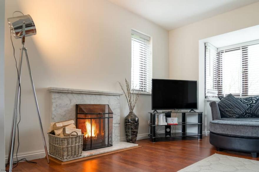 Kernow House  -  a house  that sleeps 7 guests  in 3 bedrooms