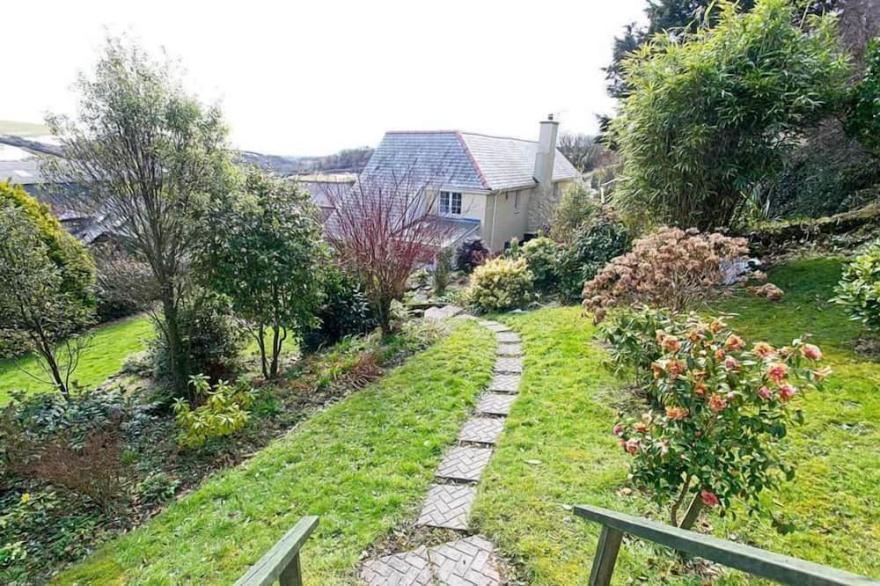 Dog friendly cottage with short drive to beach