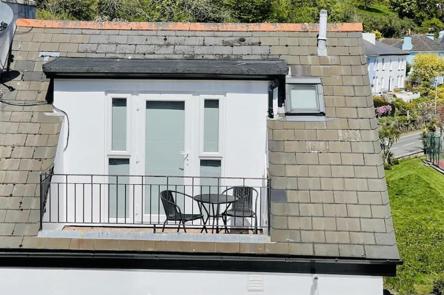 Family home, level location, view of the River Dart