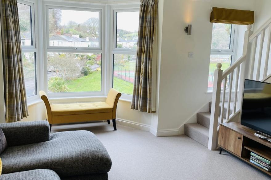 Family home, level location, view of the River Dart