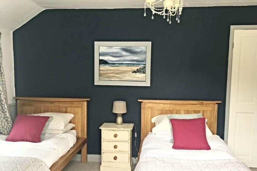 Croyde cottage with direct access to beach path, close to pubs and shops.