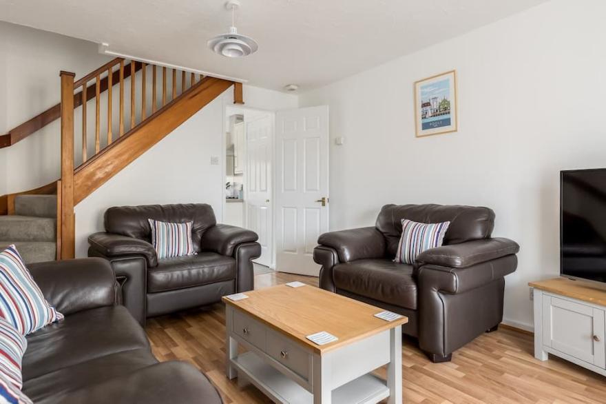 Coast Away -  a house that sleeps 6 guests  in 3 bedrooms