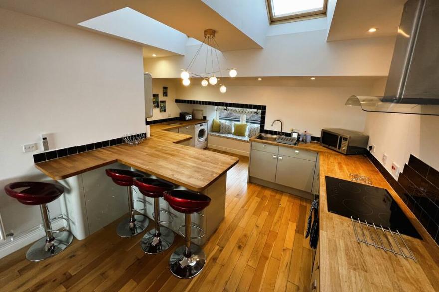 5a Shooters Hill -  an apartment that sleeps 6 guests  in 2 bedrooms
