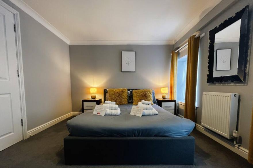 5a Shooters Hill -  an apartment that sleeps 6 guests  in 2 bedrooms