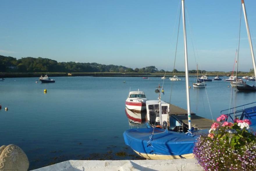 3 Harbour Strand -  a house that sleeps 6 guests  in 3 bedrooms