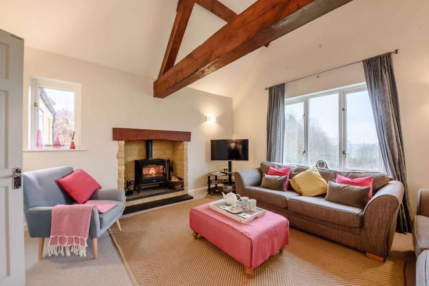 Dog friendly holiday cottage in the Cotswolds with cinema room and superb garden - Landgate House