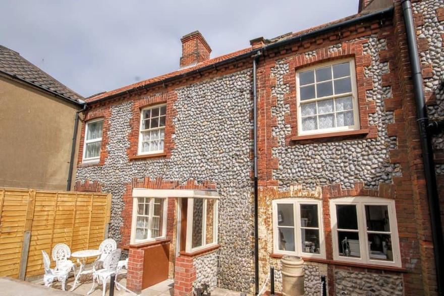 Annie's, Sheringham - a delightful cottage, oozing character and charm. Pet friendly.
