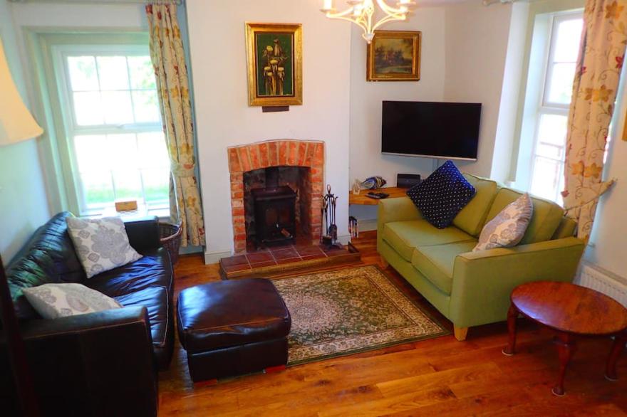Orchard Cottage - beautiful indoor/outdoor living.