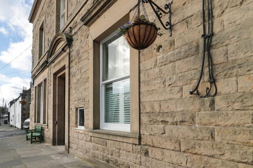 THE VAULT HOUSE, pet friendly, luxury holiday cottage in Bellingham