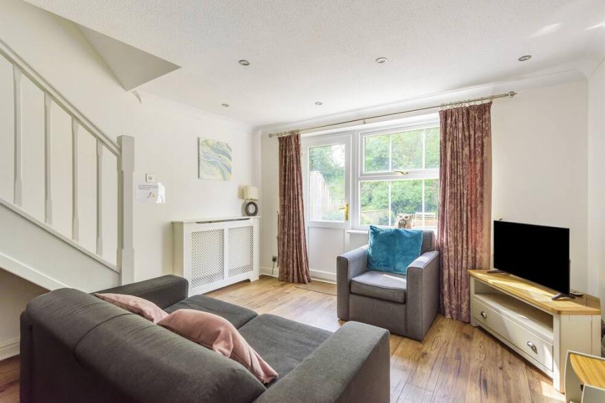 Beautiful 2 bed house with parking nr York Station