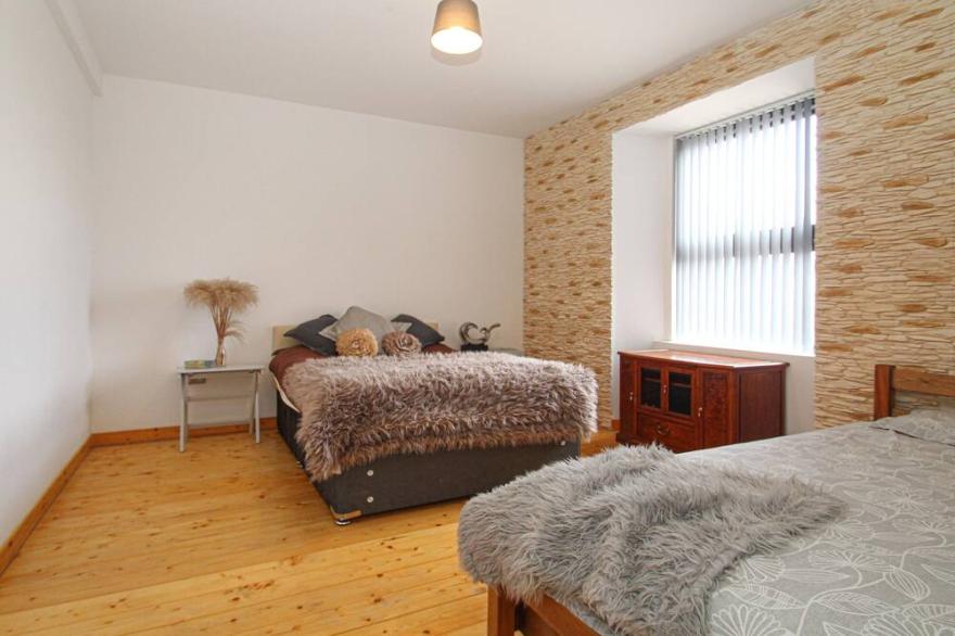 2 bedroom 1 bath apartment close to Lanark