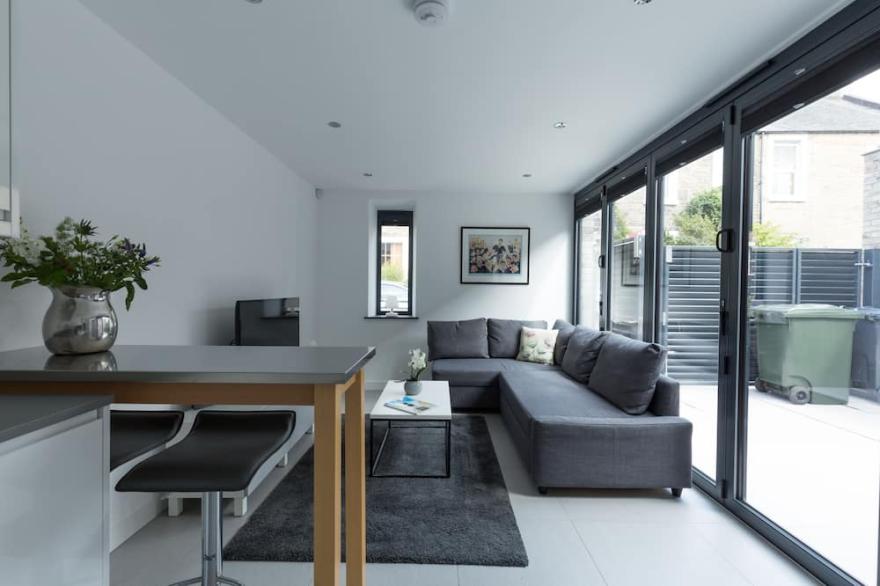 Gillespie House Stunning Architect designed house near Kings Theatre