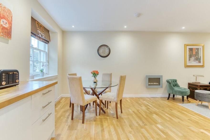 Beautiful two-bedroom mews house situated in a city centre location in the New Town. Sleeps 5.