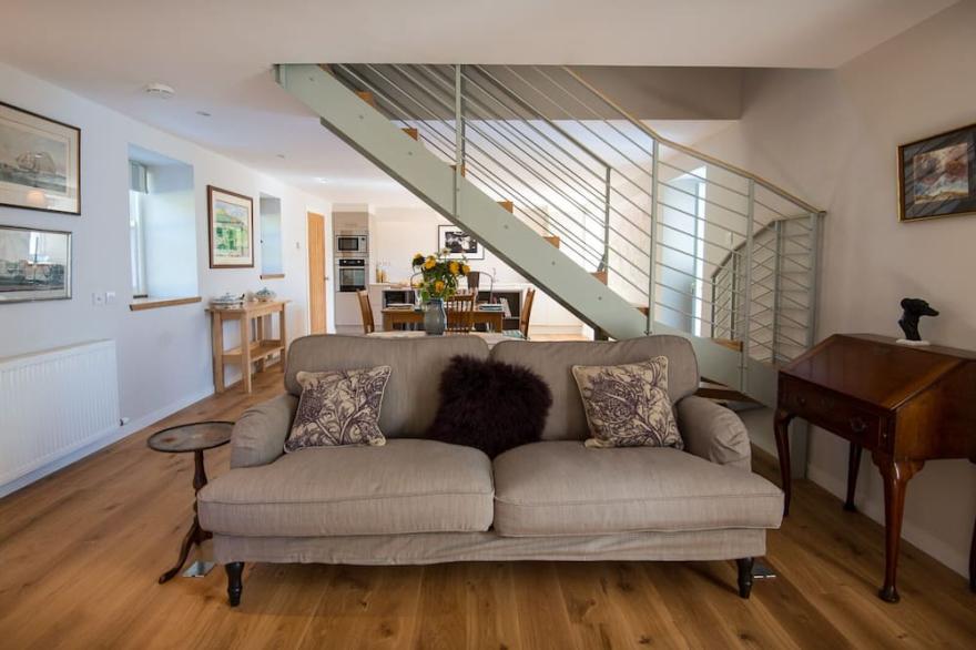 Award-winning cottage on beautiful Highland estate near Pitlochry with loch