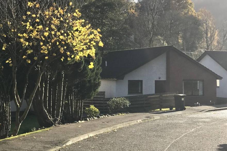Peaceful bungalow, super close to birnam oak and hiking trails.