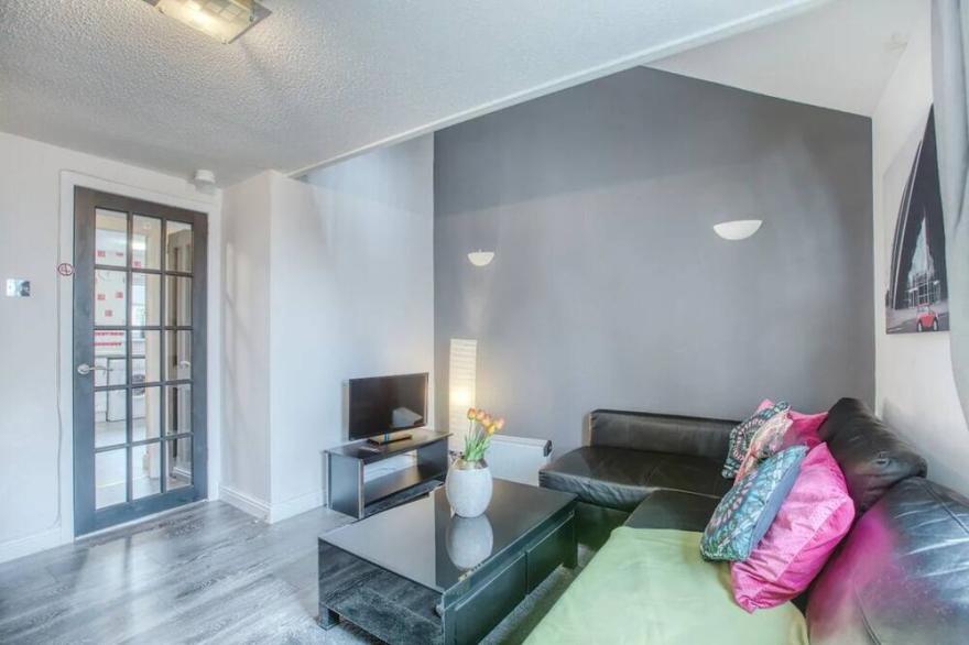 Cosy SECC/Hydro 2 Bed Flat with Free Car Park, Glasgow