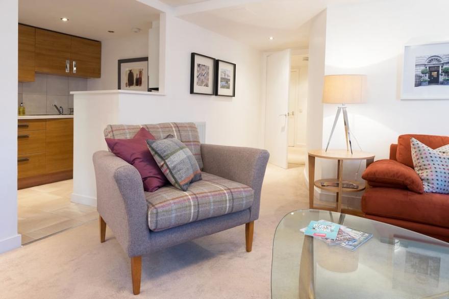 3 Bedroom nr Royal Mile, Quiet Area, Parking