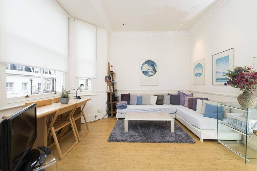 2 bedroom flat in the heart of Kensington!!