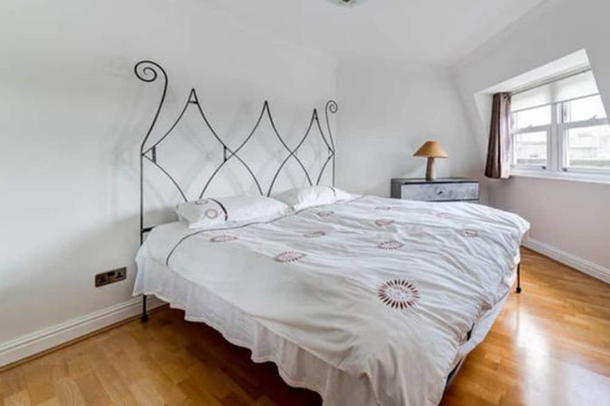 River View, London Zone 2 Hammersmith, 2 Bedroom / 2 Bath