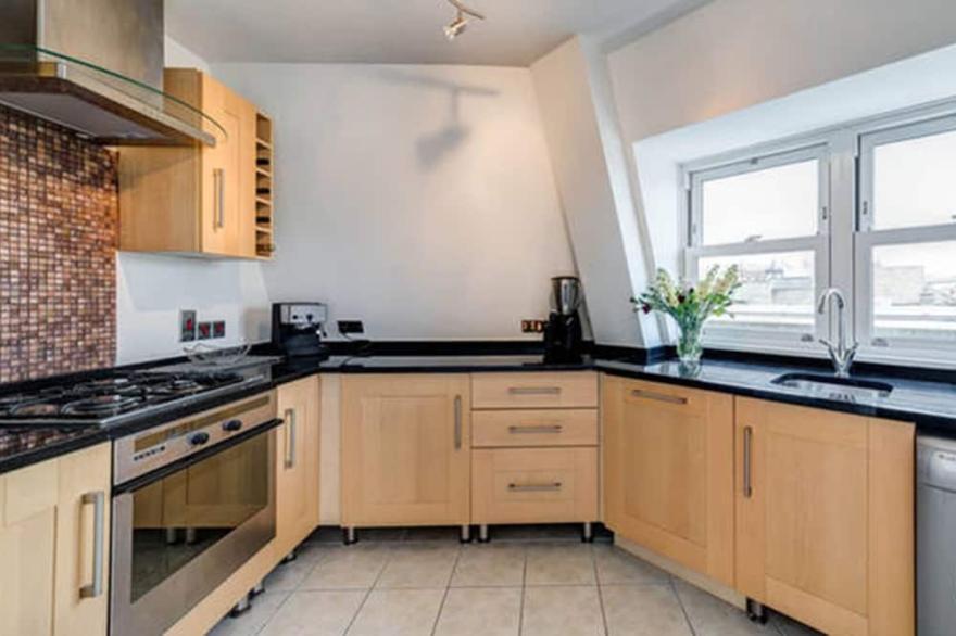River View, London Zone 2 Hammersmith, 2 Bedroom / 2 Bath