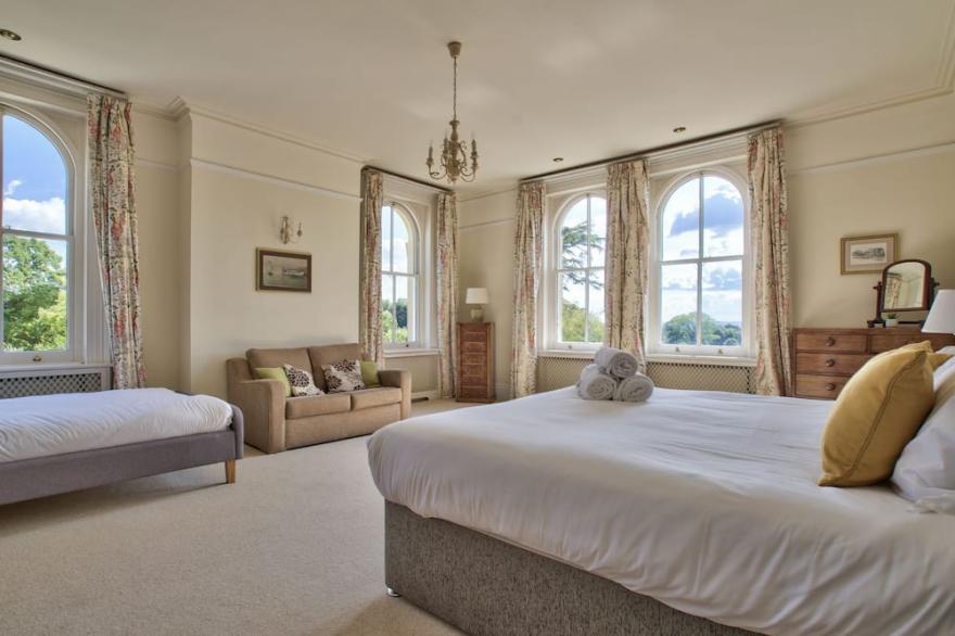Sleeps 30 - Grand Country House, Indoor Pool & Spa