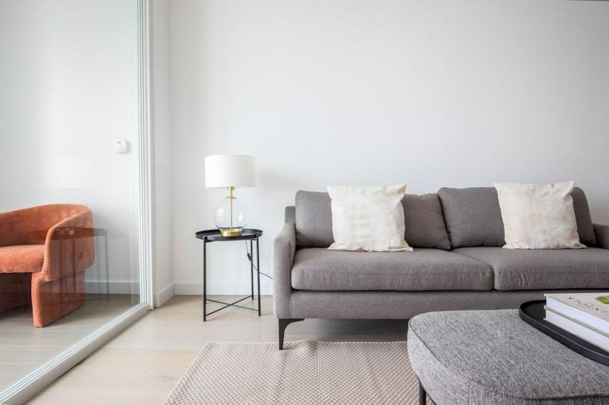 Deluxe Nine Elms 1BR w/ Gym & Roof, nr Bars & Shops, by Blueground