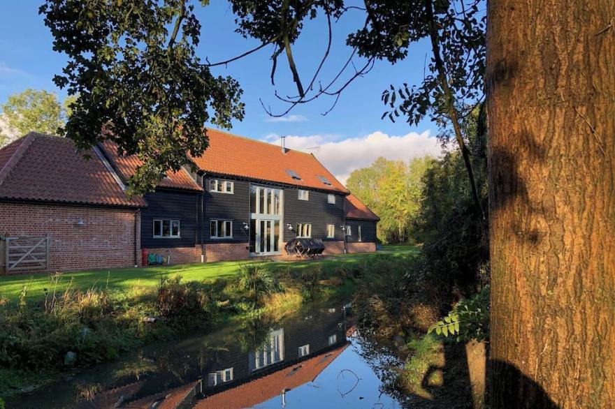 Beautifully Converted 16th Century Barn In The Heart Of Suffolk