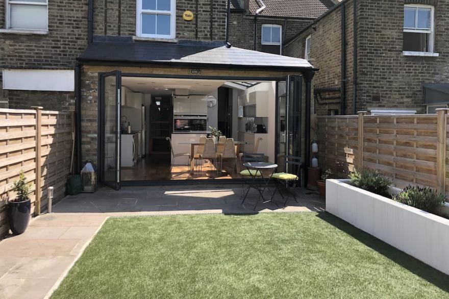 Stylish & Comfortable Home in Peckham; Conveniently located for Central London