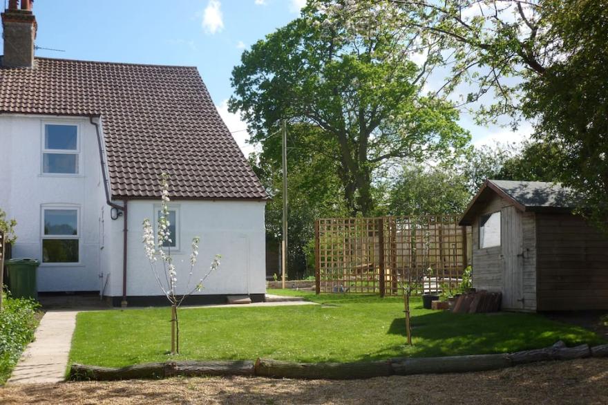 Apple Tree Cottage in Acle, The Gateway To The Norfolk Broads