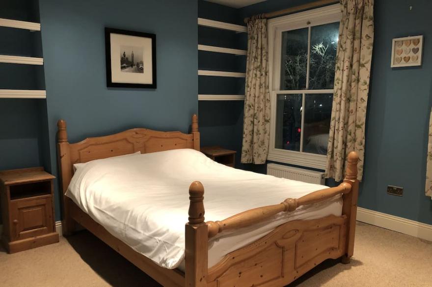 London Townhouse in Excellent Central Location