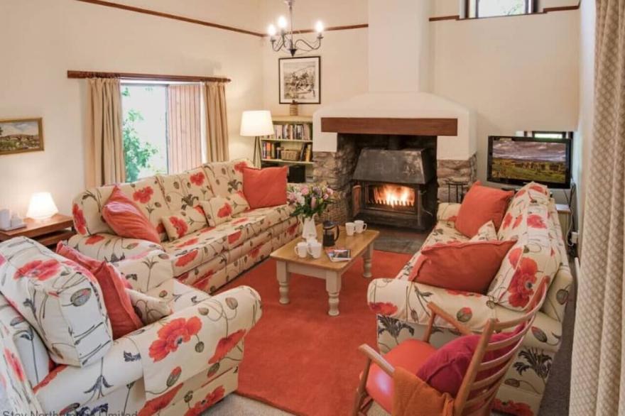 Homildon Cottage - Four Bedroom House, Sleeps 8