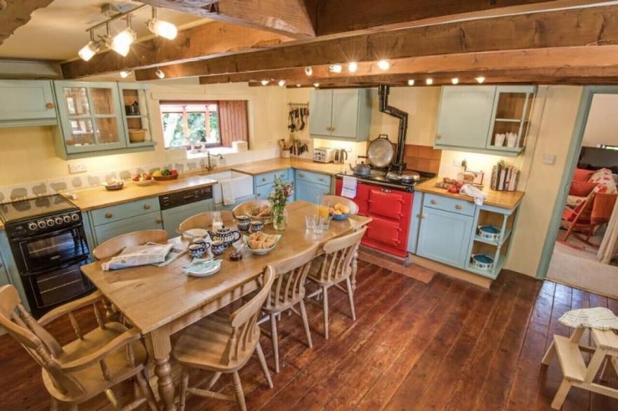 Homildon Cottage - Four Bedroom House, Sleeps 8