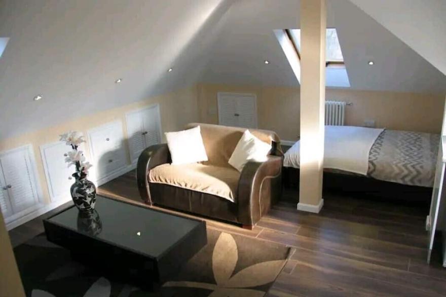 Must See, Modern Cosy Private Studio in Romford with WiFi