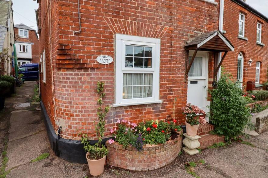 THE PEPPER POT, pet friendly, character holiday cottage in Lympstone