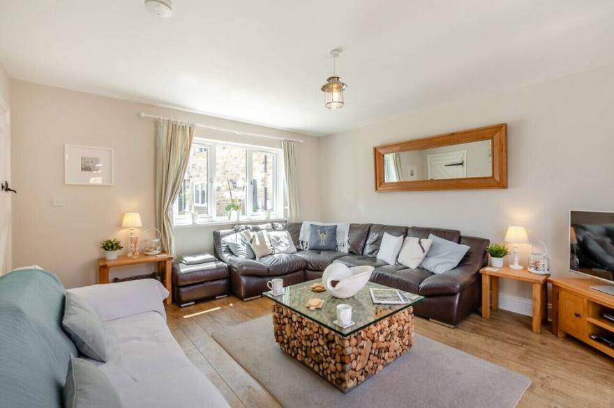 Coble Cottage - Four Bedroom House, Sleeps 8