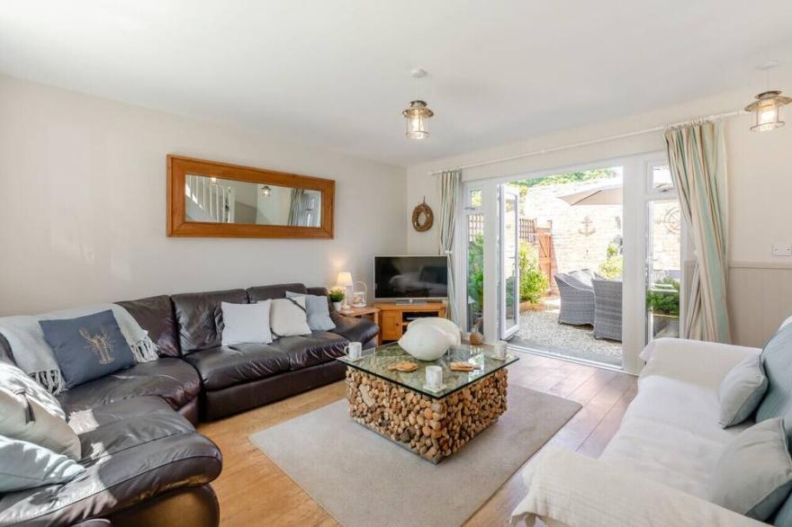 Coble Cottage - Four Bedroom House, Sleeps 8