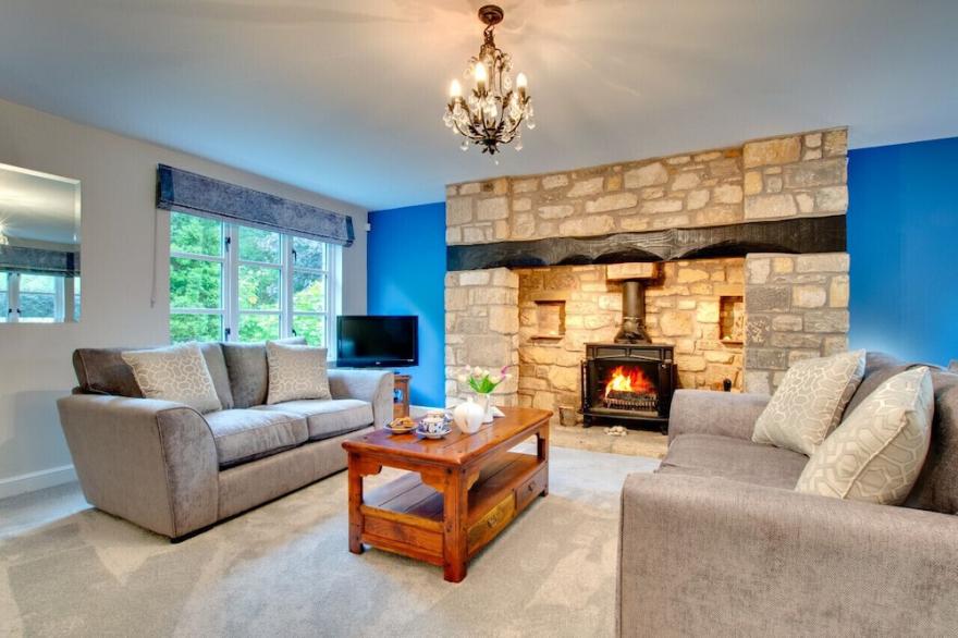 Blue Poppy House - Four Bedroom House, Sleeps 8