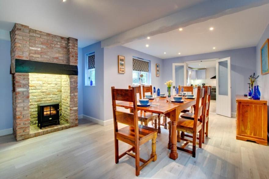 Blue Poppy House - Four Bedroom House, Sleeps 8
